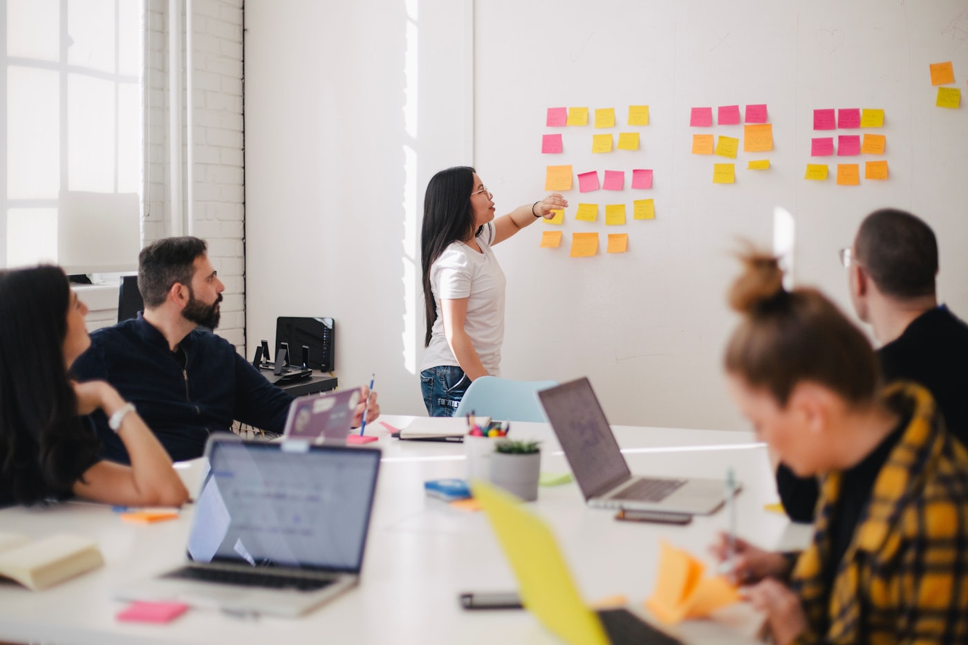 Whiteboard session mapping AI workflow modules for a cohort